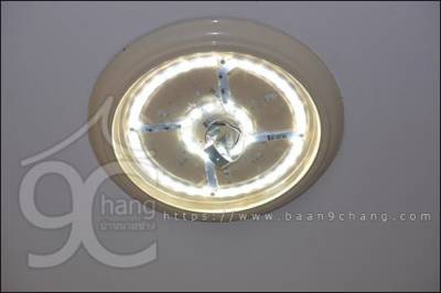 โคมไฟเพดาน กับหลอด LED แบบแผ่น