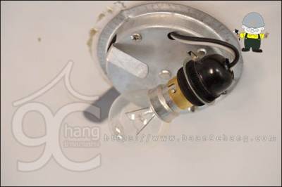 ขั้วหลอดไฟแบบเขี้ยว B22 เปลี่ยนเป็นขั้วแบบเกลียว E27 ไม่ยาก