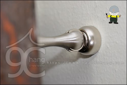 เปิดประตูให้สุด จนชนกำแพงห้อง