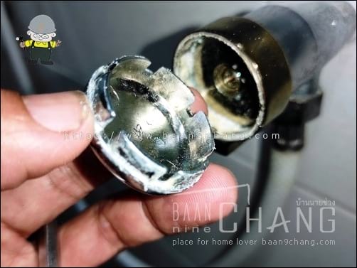 ฝาปิดทั้งชิ้น คือส่วนที่แสดงโลโก้ยี่ห้อ ที่เห็นเมื่อสักครู่
