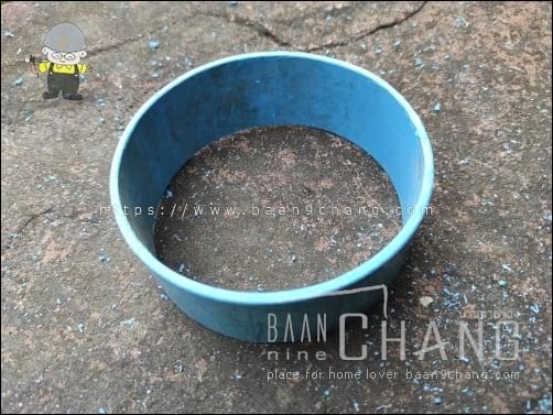 ตัดออกมาเป็นวงท่อ เดี๋ยวจะเอามาแผ่ให้เป็นแผ่น PVC