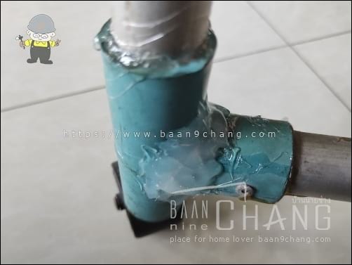 ยิงด้วยกาวแท่ง ทากาวทั่วๆ รอบๆ ข้อต่อ ที่แตก ทาพอกให้หนา ทำแผลให้กว้าง ช่วยเพิ่มการยึดเกาะ และรับแรงได้มากขึ้น