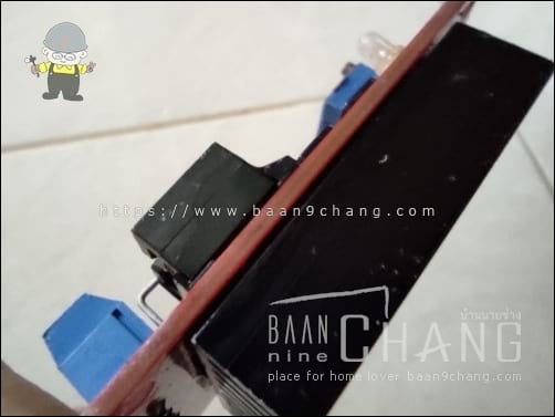 ขอบ หรือสัน ของ PCB ด้านนี้ ทาเคลือบผิวด้วยน้ำยาทาเล็บเรียบร้อยแล้ว