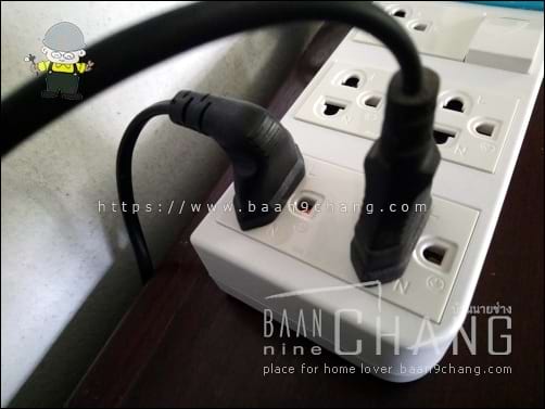 เปรียบเทียบความสูงของปลั๊กเสียบ หรือเต้าเสียบ 90 องศา กับเต้าเสียบปกติ ความสูงจะต่างกันมากทีเดียว