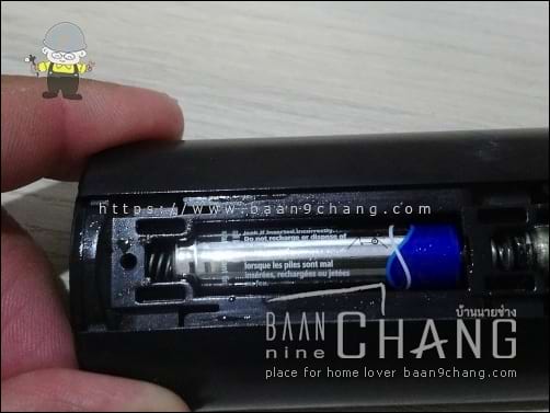 รีโมทคอนโทรลเสีย เพราะถ่านมีน้ำเยิ้ม หรือถ่านเน่า ซ่อมได้ไหม? สภาพเยิ้มขนาดนี้ แสดงว่าเกิดขึ้นนานแล้ว ต้องลุ้นดู