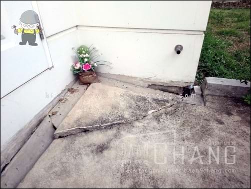 ส่วนของลานซักล้าง ทรุดตัวเสียหาย แต่ยังไม่ซ่อม ไม่แก้ไข รอให้ดินทรุดจนนิ่งก่อน ค่อยทำทีเดียว