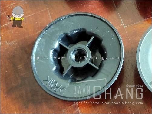 ฝาล็อคใบพัดลม รุ่นแกนสั้น ถ้าน้ำขังอยู่ที่เกลียว จะทำให้แกนใบพัดลมขึ้นสนิม ไม่ต่างกันกับ ฝาล็อคใบพัดลม รุ่นที่เป็นแกนยาว