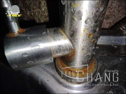 ภาพนี้คือ ก๊อกน้ำสแตนเลส แล้วมันขึันสนิมหรือ? ใช่สนิมจริงหรือเปล่า?