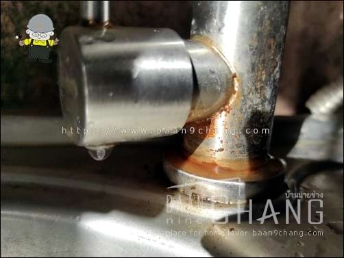 เมื่อได้ลองใช้มีดปลายแหลม ขูดสีที่เหมือนสนิมออก มันก็ออกตามที่ขูด ไม่มีร่องรอยสนิมบนพื้นผิวสแตนเลสเลย