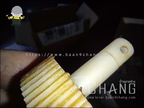 พัดลม ส่าย เสียงดัง มาจากเฟืองส่ายพัดลม ตัวนี้ แกนมันสึกไปแล้ว