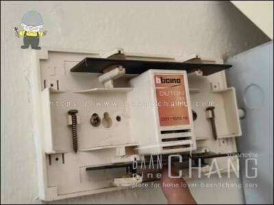 กระดิ่งนิ้งหน่องตัวนี้ ค้อนเสียง หรือ ตัวโซลินอยด์มันค้าง เนื่องจากการทำงานที่ไม่สมบูรณ์ จึงไม่มีเสียงเลย หรือบางจังหวะ ก็มีเสียงเดียว ไม่เป็นเสียงนิ้งหน่อง