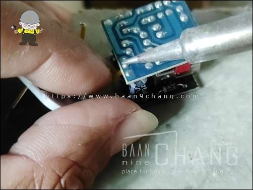 ปลดสายไฟขาเข้า หรือ Input ทั้งหมดออกก่อน ตรงนี้เป็นไฟ 220V ดูดีๆ ถอดสายไฟออกจากจุดไหน
