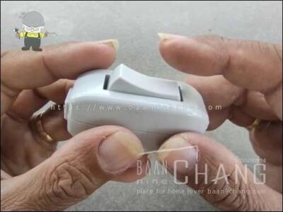 สวิตช์กลางทาง ยี่ห้อ Vena ซึ่งสวิตช์ไฟแบบนี้ ไม่ค่อยจะพบเห็นการใช้งานกับอุปกรณ์ไฟฟ้ากันสักเท่าไหร่ ส่วนมากจะนำมาใช้งานแบบ DIY