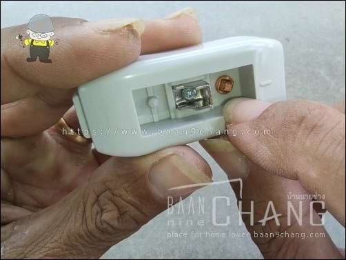 ขั้วไฟขาริม เป็นหมุดโลหะทองแดงขนาดใหญ่ กระแสไฟเดินได้สะดวกแน่อน