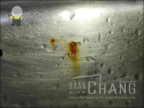 ร่องรอยของสนิมสแตนเลส จะไม่เหมือนกับสนิมเหล็ก แม้จะมีคราบสีเหลืองเหมือนกันก็ตาม