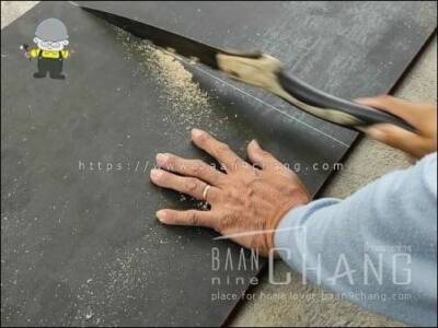 ขี้เลื่อย ที่ออกมาจากใบเลื่อย ก็มีลักษณะที่เป็นผง เล็กๆ ฟันเลื่อยแบบนี้ คายขี้เลื่อยได้ดีทีเดียว ทำให้การเลื่อยไม้ ไม่มีสะดุด